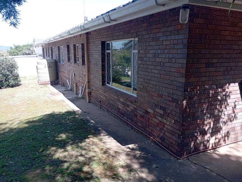 To Let 4 Bedroom Property for Rent in Oatlands Eastern Cape